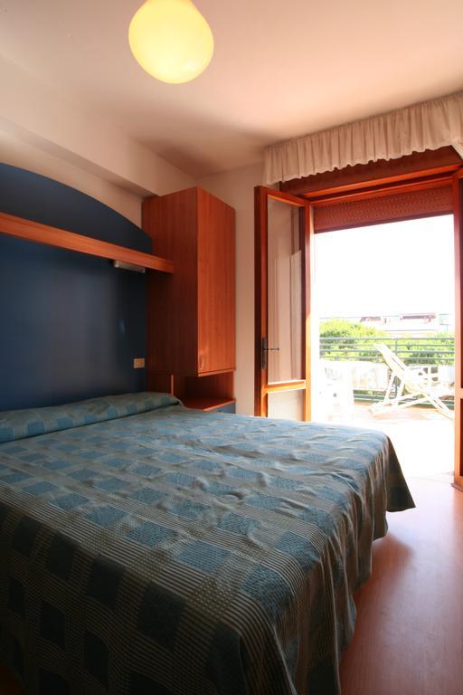 Hotel Midi ليدو دي يسولو الغرفة الصورة