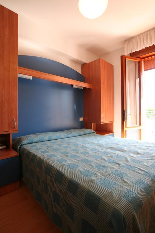 Hotel Midi ليدو دي يسولو الغرفة الصورة