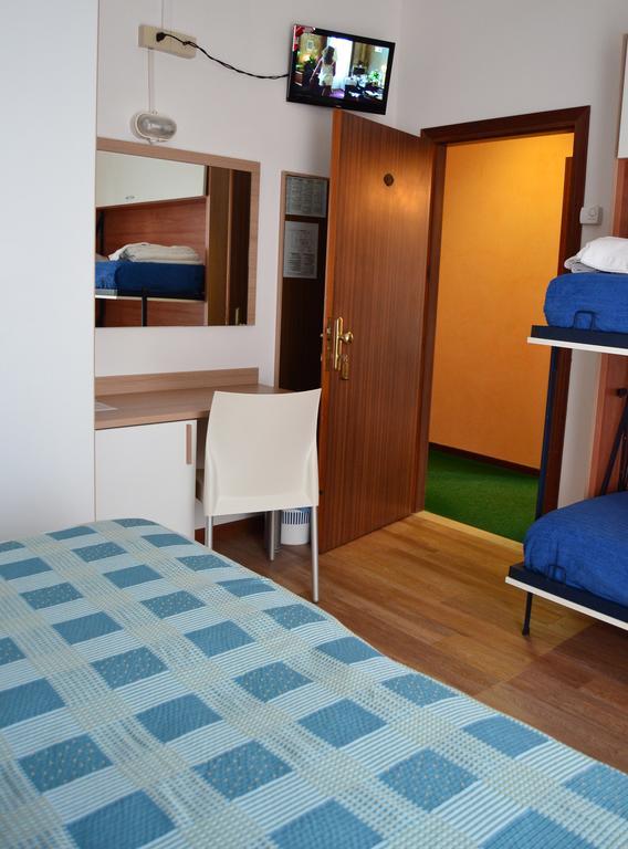 Hotel Midi ليدو دي يسولو المظهر الخارجي الصورة