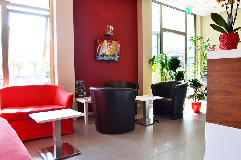 Hotel Midi ليدو دي يسولو المظهر الخارجي الصورة