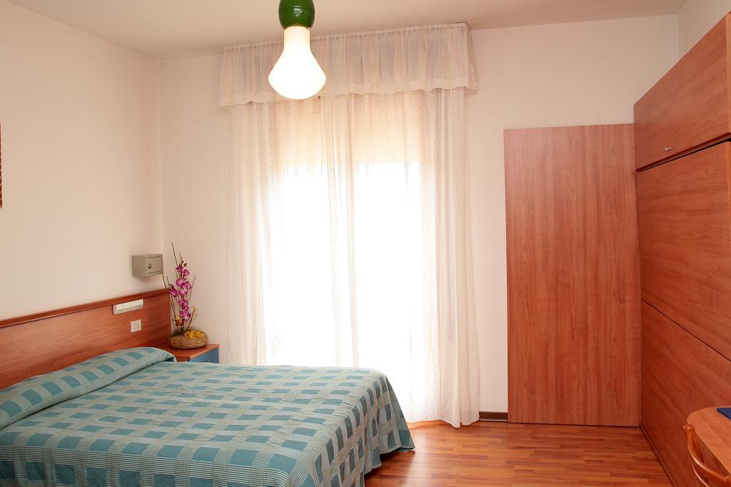 Hotel Midi ليدو دي يسولو المظهر الخارجي الصورة