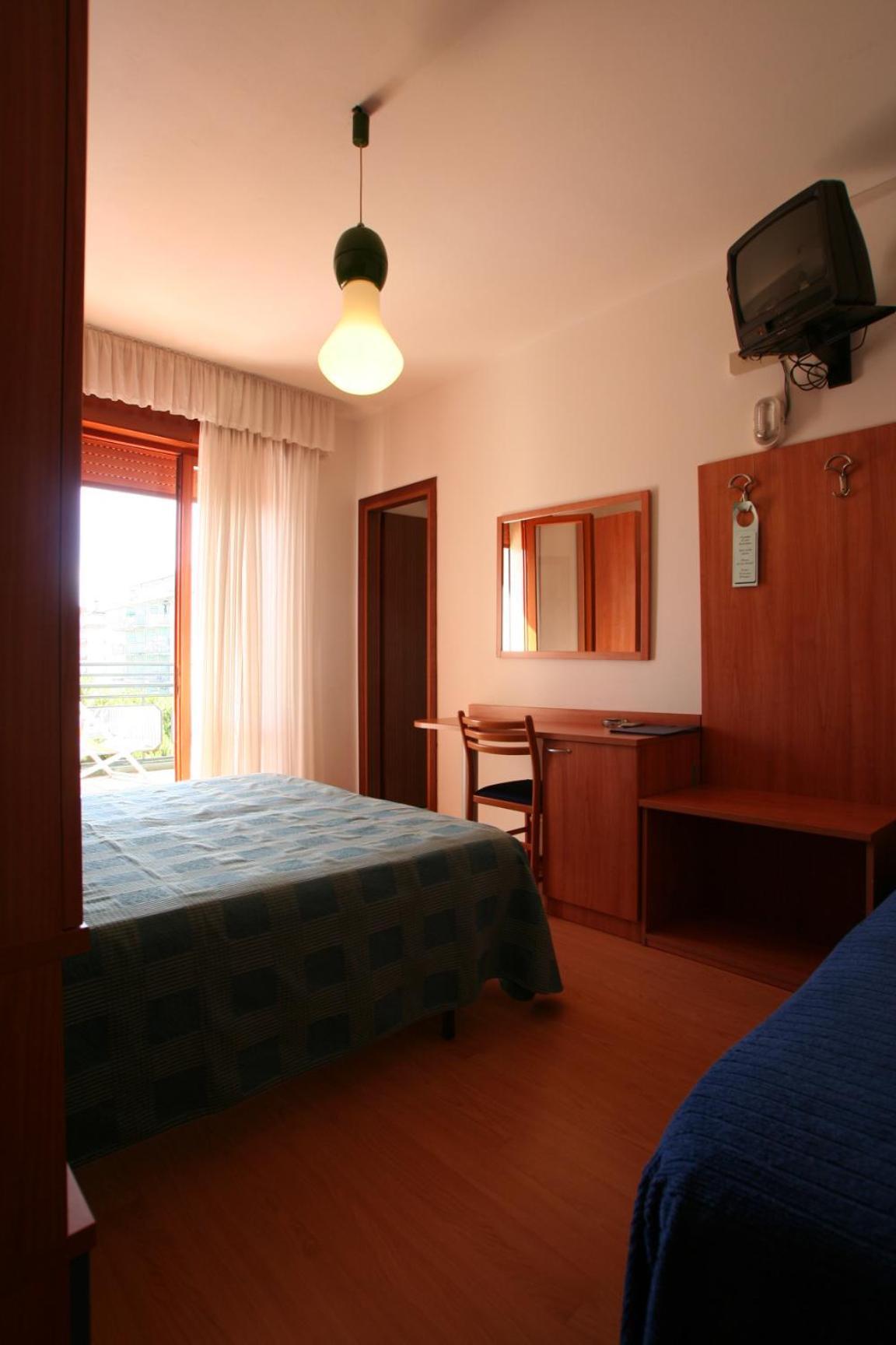 Hotel Midi ليدو دي يسولو الغرفة الصورة
